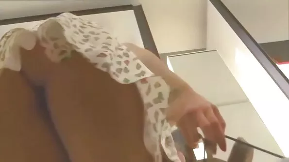 Чука яко сочна секс клипове онлайн блондинка с гладка путка.
