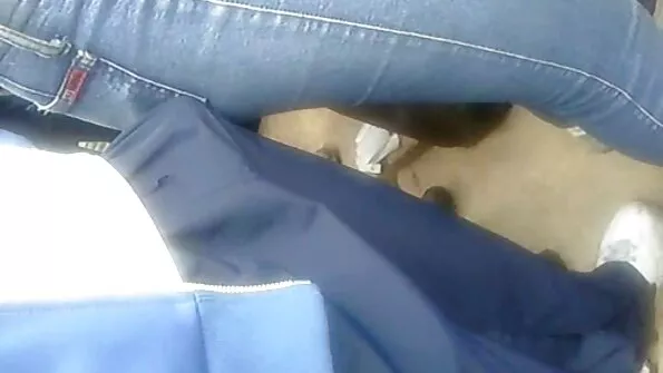 В памет на порно кастинга агентът остави огромна прно клипове дупка в дупето на брюнетката от пениса му.